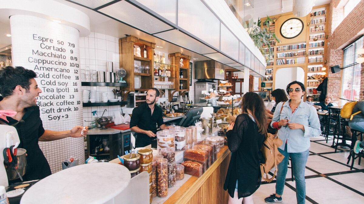 Licenziato per troppi caffè al bar: la sentenza della Cassazione e l'importanza delle indagini aziendali